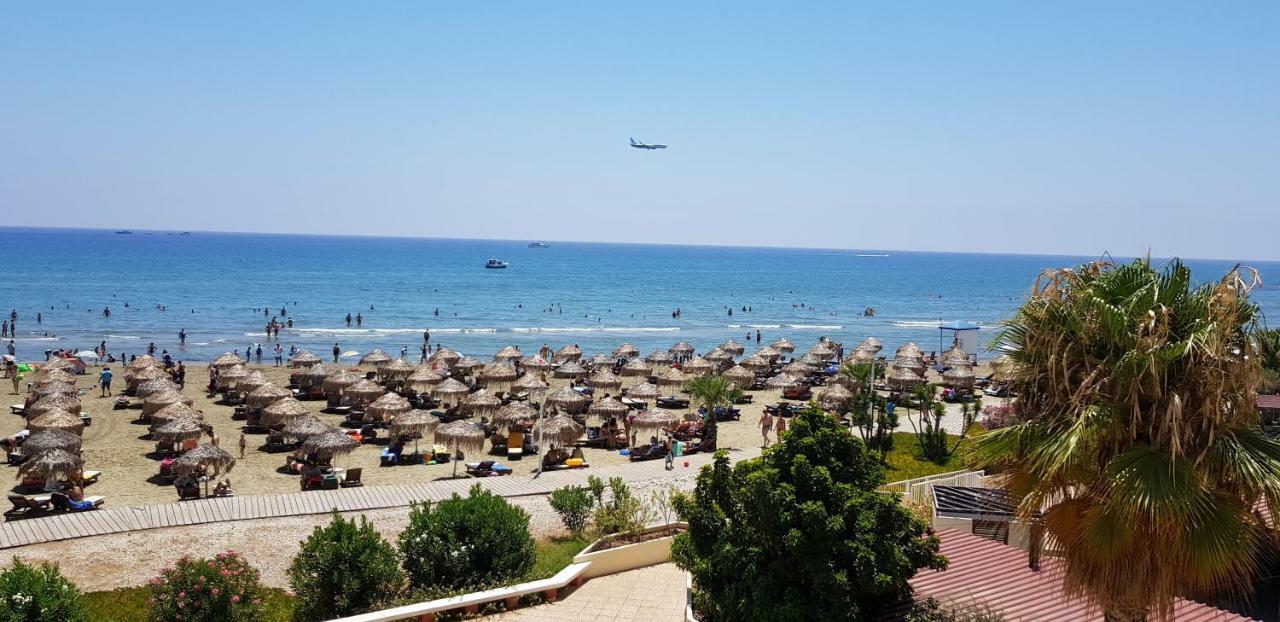 Haig'S Dream Flat On The Beach Larnaca Exterior photo