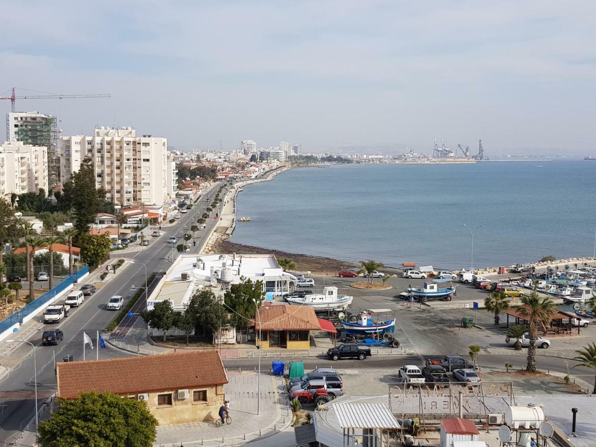 Haig'S Dream Flat On The Beach Larnaca Exterior photo